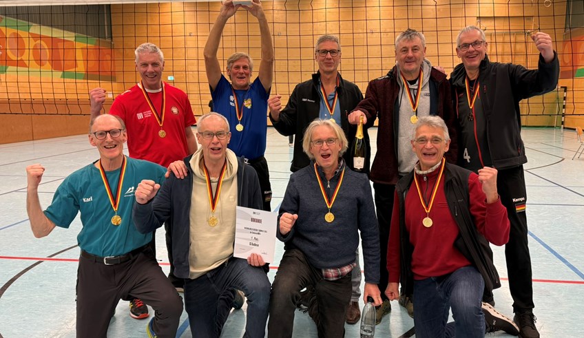 IMG 6641 Foto Mit Medaillen Und Pokal